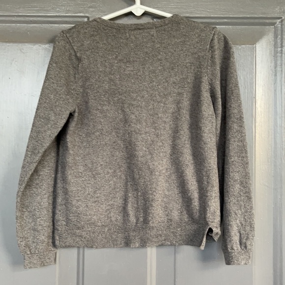 Girls H&M gray cardigan cotton sweater. Like new. Size 4-6Y. - Picture 5 of 6